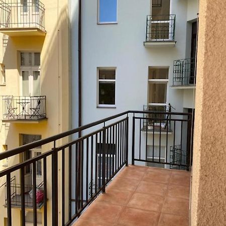 Large 3 Bedroom Family Apartment With Balcony Πράγα Εξωτερικό φωτογραφία